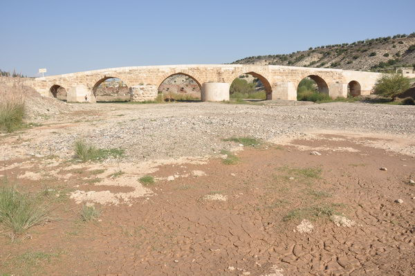 Cyrrhus, Roman bridge