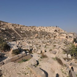 Cyrrhus, Theater