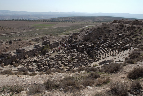 Cyrrhus, Theater