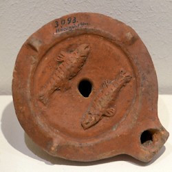 Strasbourg-Koenigshoffen, Oil lamp with fish