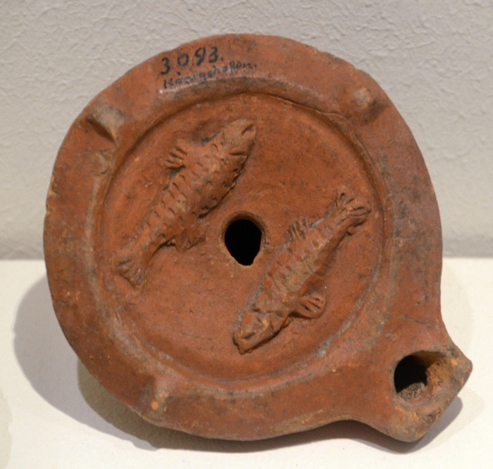 Strasbourg-Koenigshoffen, Oil lamp with fish