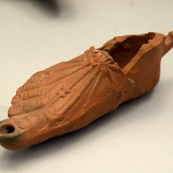 Strasbourg, Oil lamp in the shape of a foot