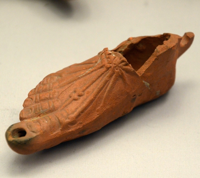 Strasbourg, Oil lamp in the shape of a foot