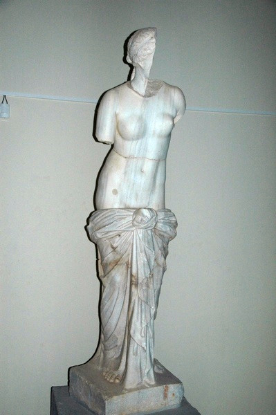 Lepcis, Theater, statue of Venus