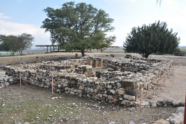 Hazor, A typical Israelite four room house