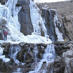 Gandj Nameh, Waterfall