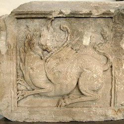 Kaestrich, Pedestals: Griffin