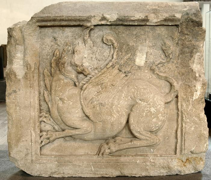 Kaestrich, Pedestals: Griffin