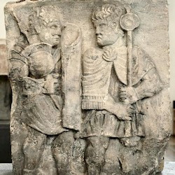 Kaestrich, Pedestals: Marching soldiers