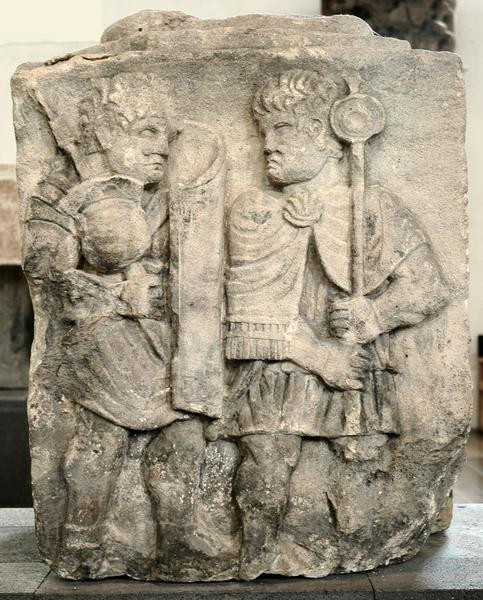 Kaestrich, Pedestals: Marching soldiers