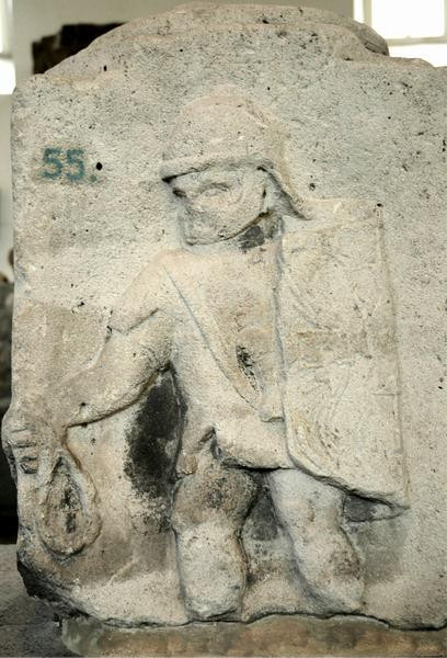 Kaestrich, Pedestals: Looting soldier