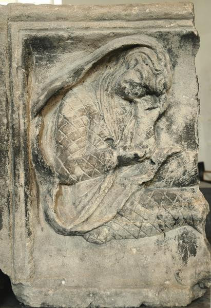 Kaestrich, Pedestals: Germania capta