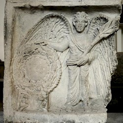 Kaestrich, Pedestals: Victoria