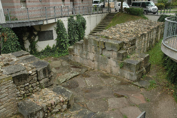 Kaestrich, Gate