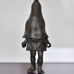 Trier, Figurine of a cloaked man