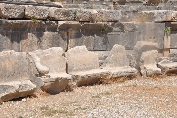 Myra, Theater, Seats