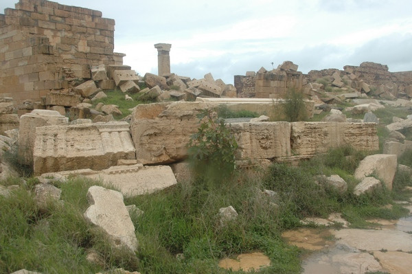 Colonnaded Street, decoration