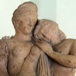 Caesarea, Figurine of two Roman lovers