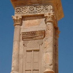Msletten, Northern tomb, middle section