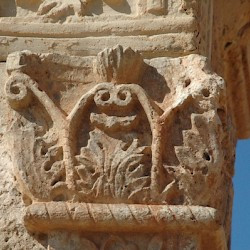 Msletten, Northern tomb, Corinthian capital
