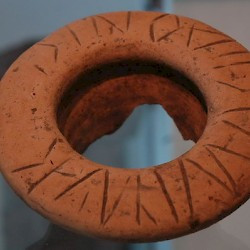 Nijmegen-Hunerberg, Rim of an amphora, mentioning its Macedonian owner