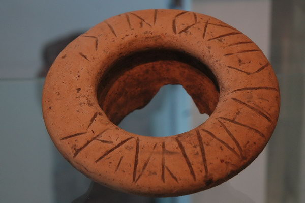 Nijmegen-Hunerberg, Rim of an amphora, mentioning its Macedonian owner