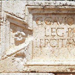 Lepcis Magna, Monument of Gavius Macer, Inscription