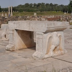 Sardes, Synagogue, Table
