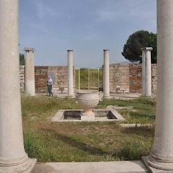 Sardes, Synagogue, Peristyle