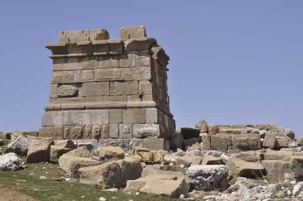 Faqra, large altar