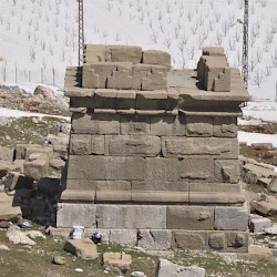 Faqra, large altar