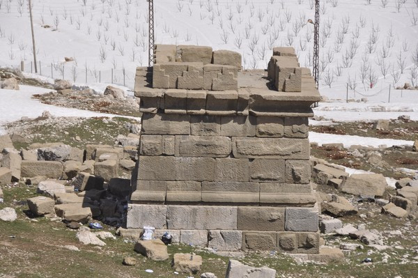 Faqra, large altar
