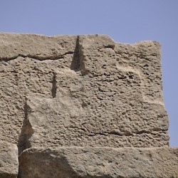 Faqra, Large altar, "Assyrian" decoration