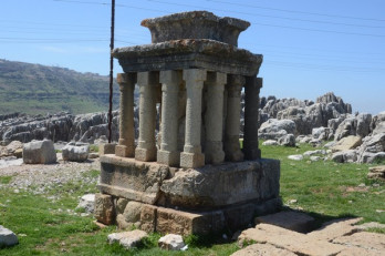 Faqra, Small altar (1)