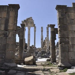 Faqra, Temple of Adonis, Entrance