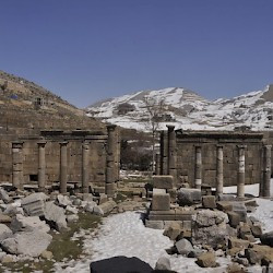 Faqra, Temple of Adonis, Court