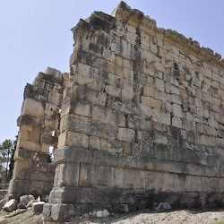Niha, Large temple, northern wall