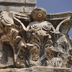 Niha, Large temple, Corinthian capital