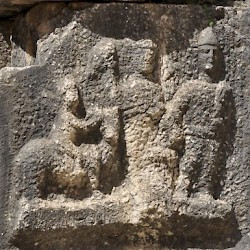 Niha, Large temple, Decoration: relief