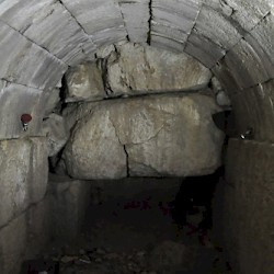 Niha, Large temple, eastern part of the U-shaped crypt