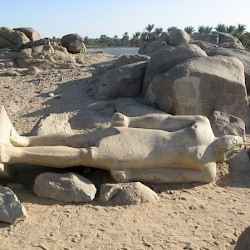 Tumbos, Statue of Taharqo