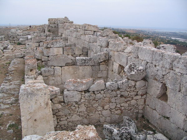 Syracuse, Euryalus, Southern wall and barracks