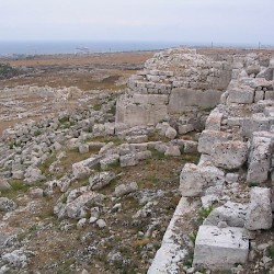 Syracuse, Euryalus, Northern wall with postern gate (background)
