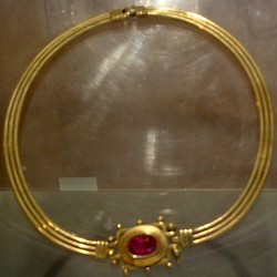Fayaz Tepe, Necklace