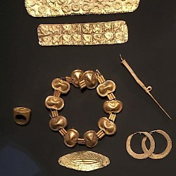 Enkomi, Various objects made of gold