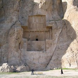 Naqš-e Rustam, Achaemenid Tomb II