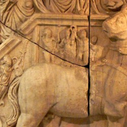 Lepcis, Arch of Septimius Severus, NW, frieze, The triumphal chariot