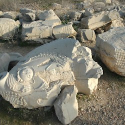 Susa, Apadana, Ruined sculpture