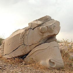 Susa, Apadana, Ruined sculpture