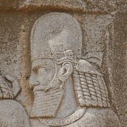 Naqš-e Rustam, 1st Relief of Bahram II, Unidentified grandee